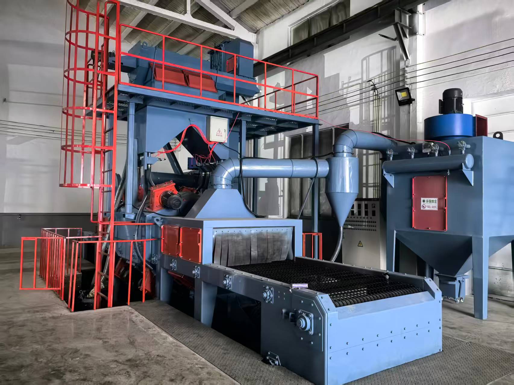 大型雙面網(wǎng)帶通過式節(jié)能噴砂機(jī)